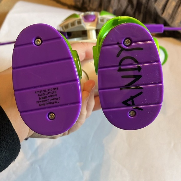 Buzz Lightyear with voice (lights on wings and laser light) - Picture 4 of 7